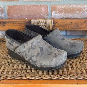 Dansko Professional Clogs Grey Camouflage Suede 39